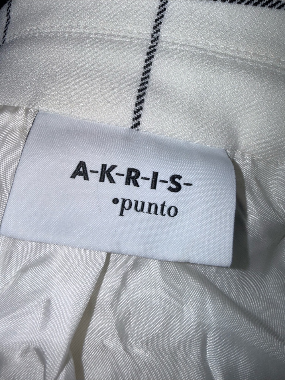 Akris Punto White Blazer with Black Windowpane Grid - Picture 5 of 5
